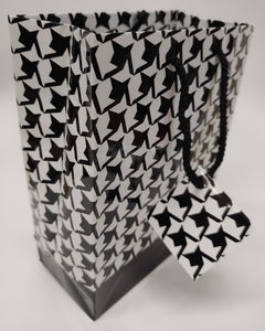 Tote Bags Glossy Black and White Houndstooth Print, 100 count Size: 3x 3.5x 2 inches